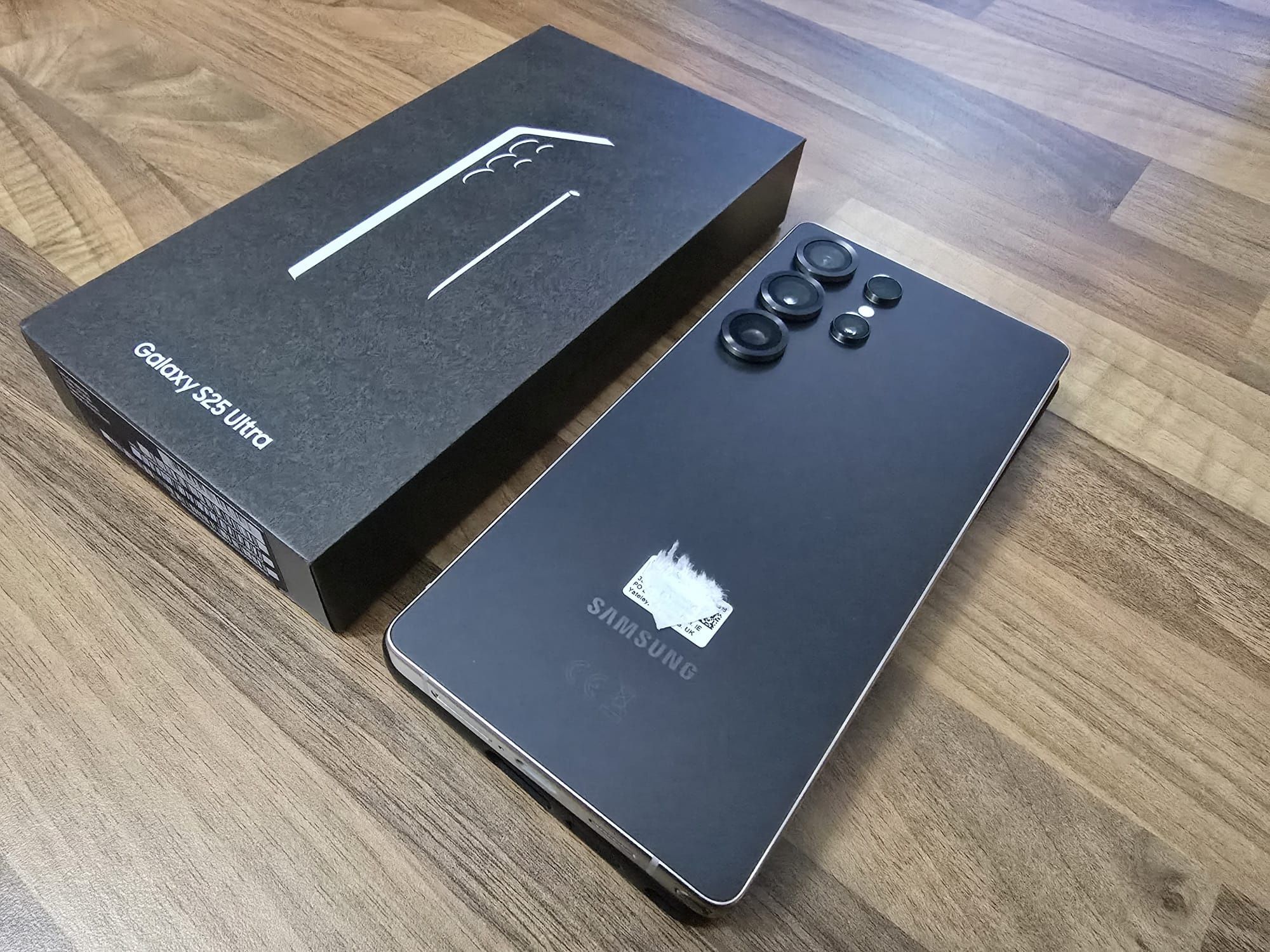 Vendo/troco Samsung S25 Ultra com fatura e garantia nacional