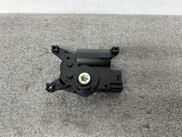 Motor da comporta da sofagem OPEL Astra H Hatchback (L48)