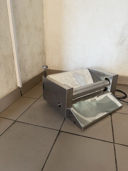 Тісторозкатка Електрична Професійна