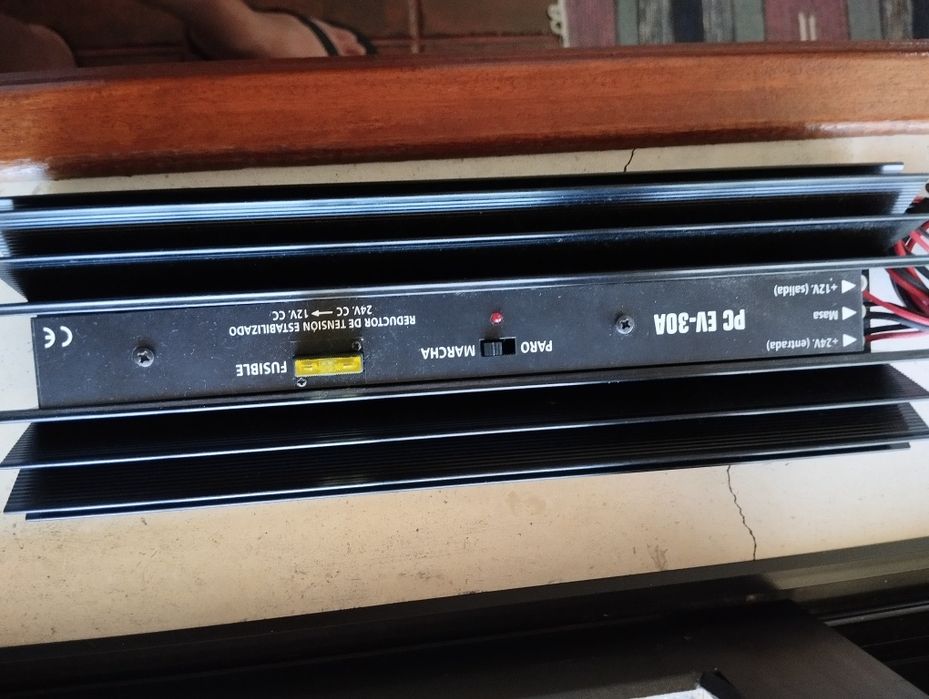 Vendo conversor de corrente, 24volts para 12volts