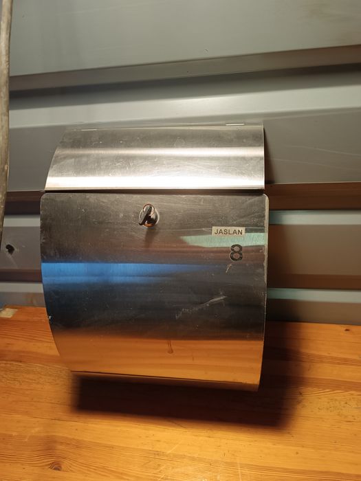 Metalowa skrzynka na listy