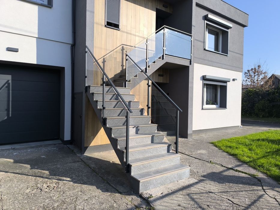 Balustrady z montażem szklane, nierdzewne, ze stali.  INOX-FORCE