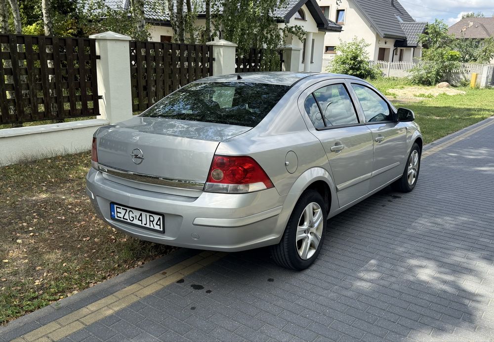 Opel Astra H 1.6 Sedan 2008 Zadbana !