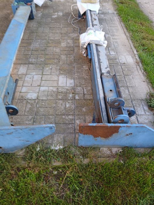Podnośnik dwu kolumnowy