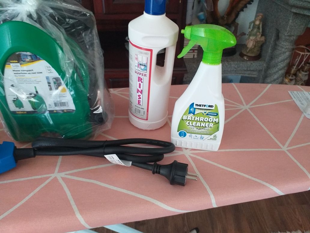Material para roulotes 1 mangueira  1 ficha  elétrica  3 frascos para