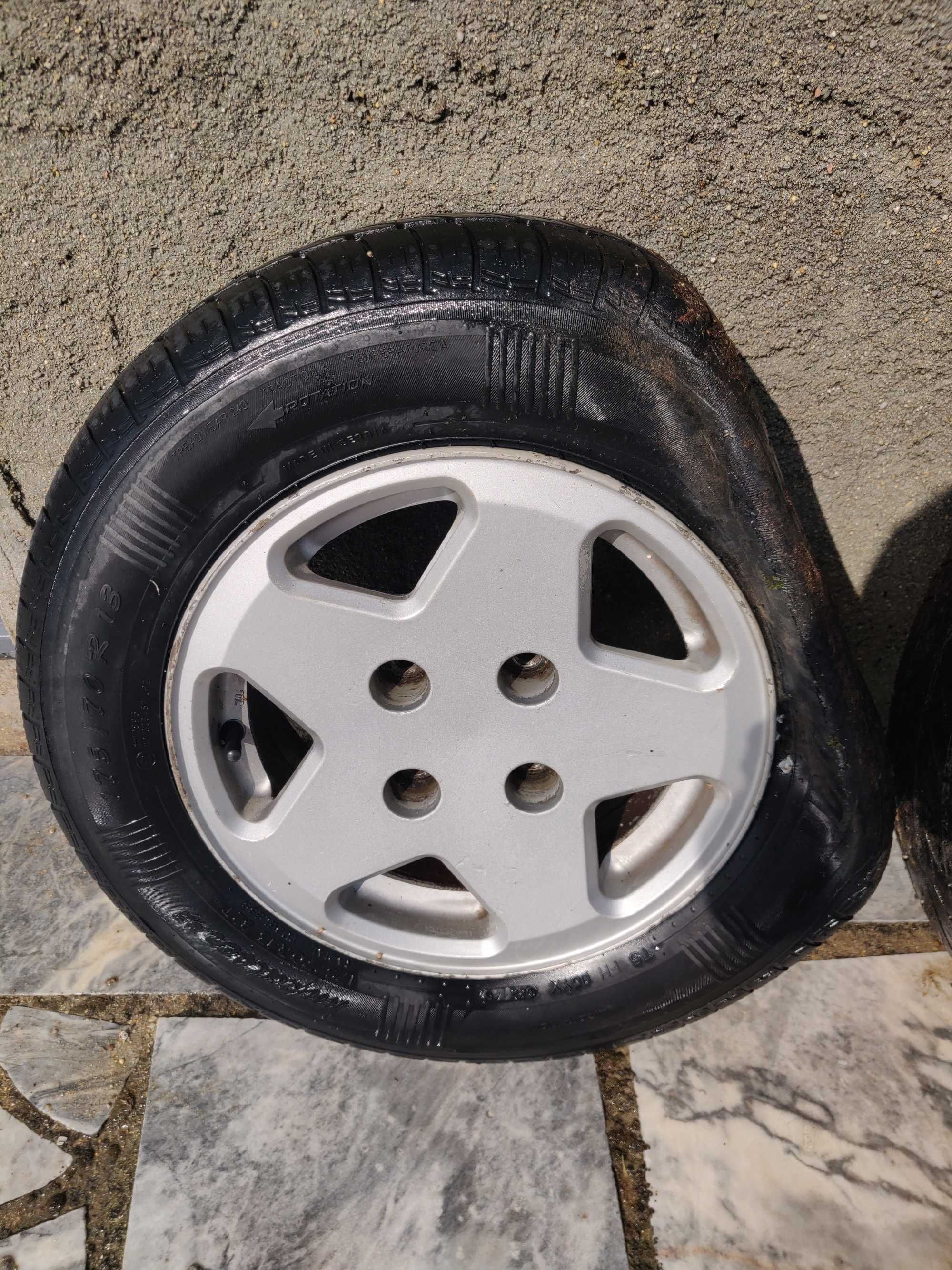 Jantes alumínio com pneus