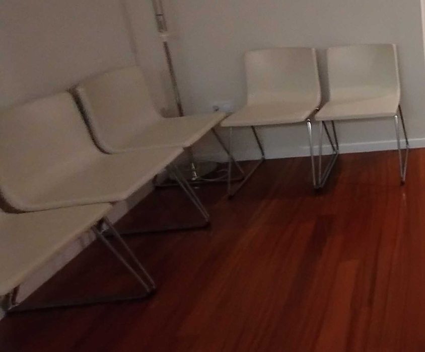Cadeira BernHard (IKEA): 20€ cada