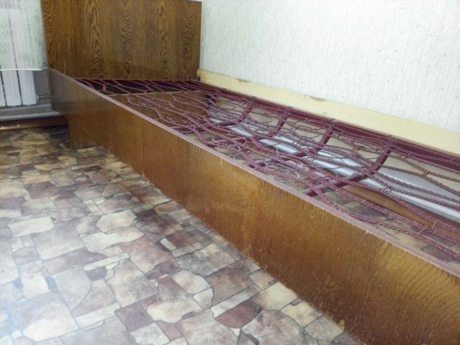 Кровать с матрасом