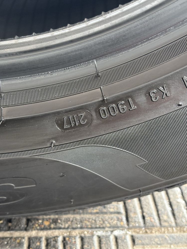 2x opony zimowe 235/60 r18 pirelli