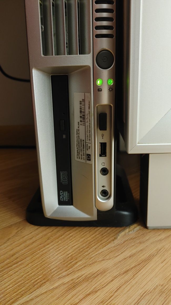 Компактний компютер HP + монітор + безпровідна клавіатура з мишкою