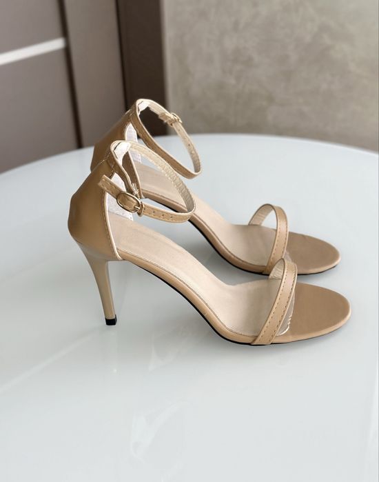 Елегантні бежеві босоніжки на підборах 38р.