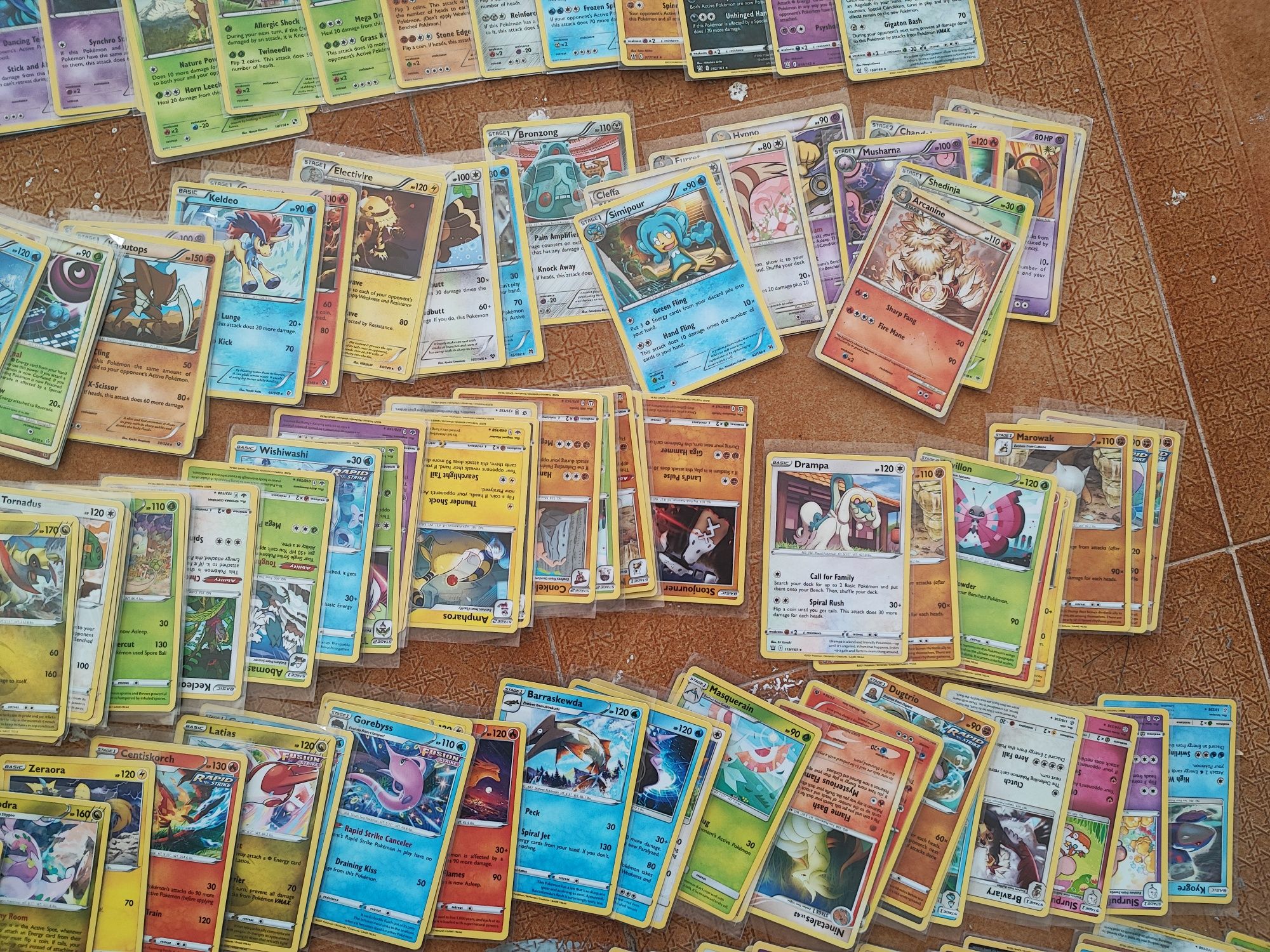 Grande lote cartas Pokémon muitas raras