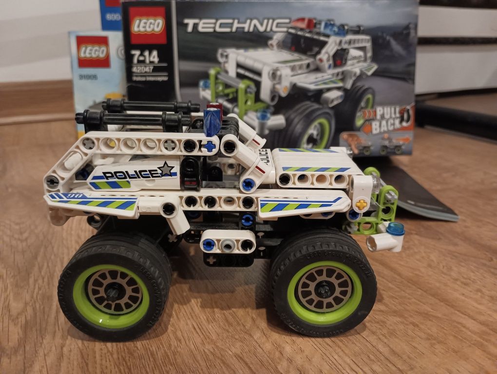 LEGO Technic 42047 samochód policyjny