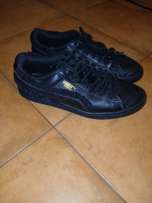Ténis pretos da marca puma