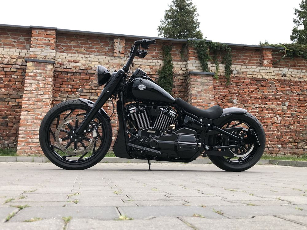 Harley Davidson FLHCS Heritage Softail 114” Custom