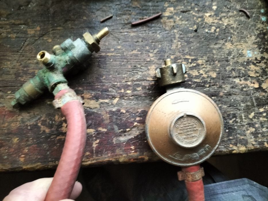 Reduktor z zaworem do butli gazowej