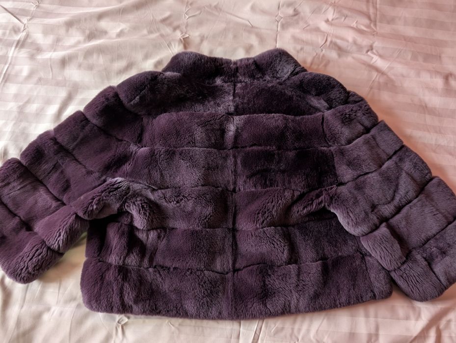 Жіноча шубка незвичного кольору