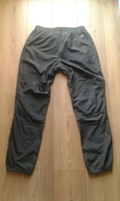 WYPRZEDAŻ Nowe spodnie dresowe firmy 4f męskie rozmiar M