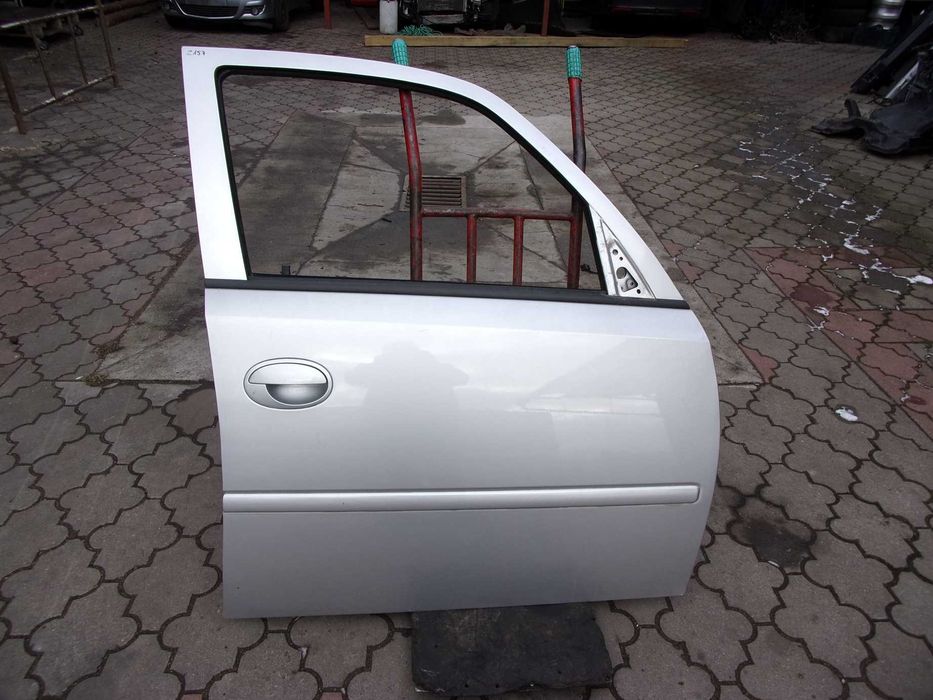 Drzwi przednie prawe MERIVA A Z157