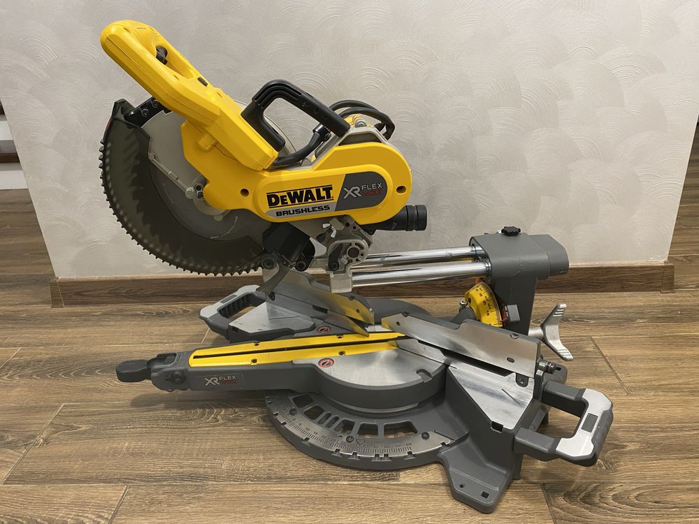 Торцовка акумуляторна DeWalt DCS 727