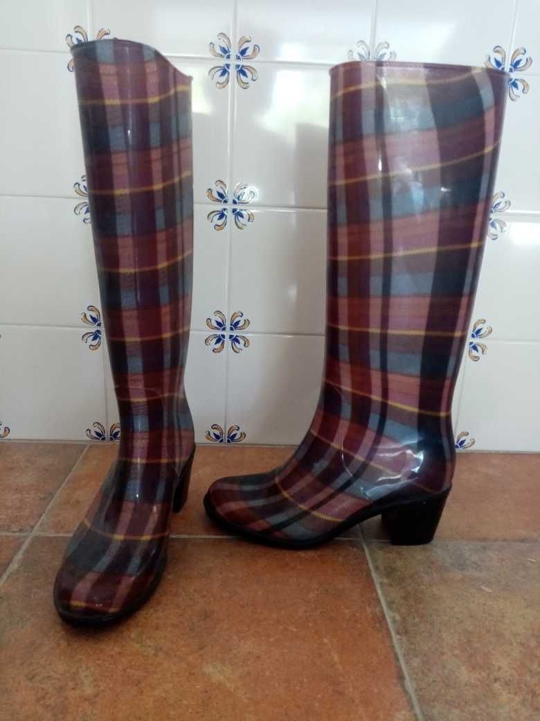 2 pares de botas