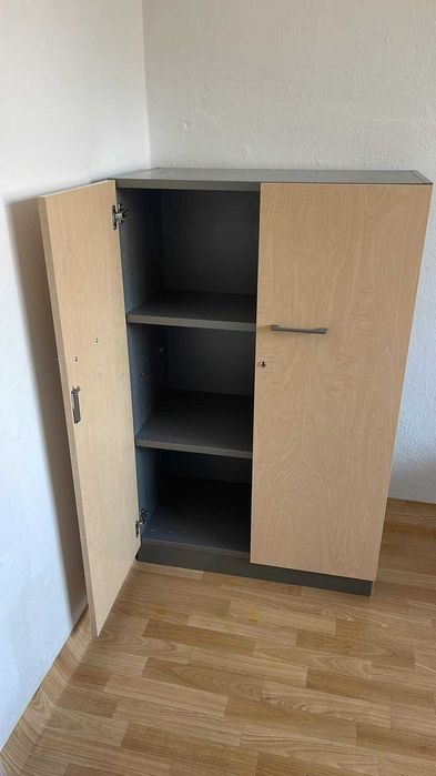 Drewniana szafa stojąca zamykana na klucz 80x44 cm, wys. 1,26 m