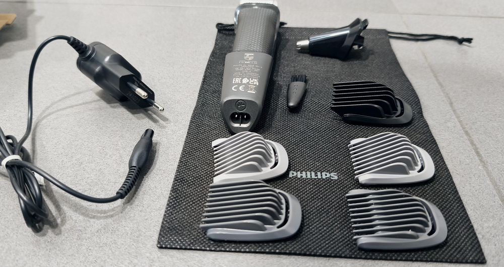 Philips Multigroom Series 3000

model 7 w 1