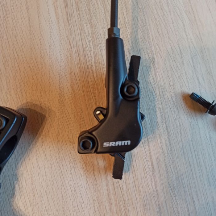 Nowy hamulec hydrauliczny przedni Sram Level
