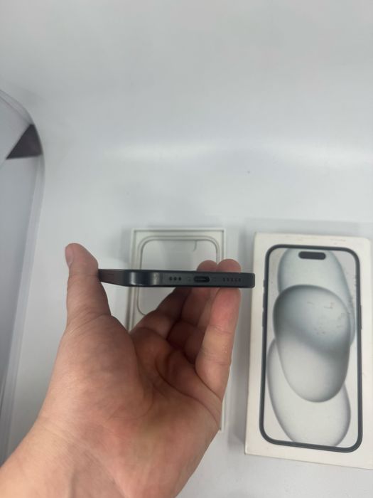 Iphone 15 czarny 128 gb 88% baterii 540 cykli ladowania