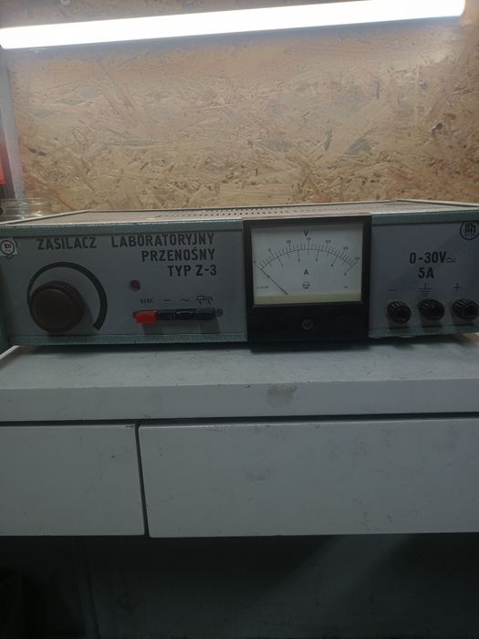 Zasilacz laboratoryjny przenośny typ z-3