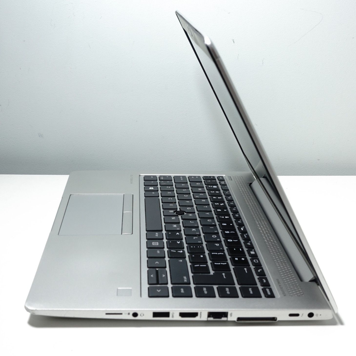 Laptop Potęga Aluminiowy HP Elitebook FHD 8GB RAM i dyskiem 256GB NVMe