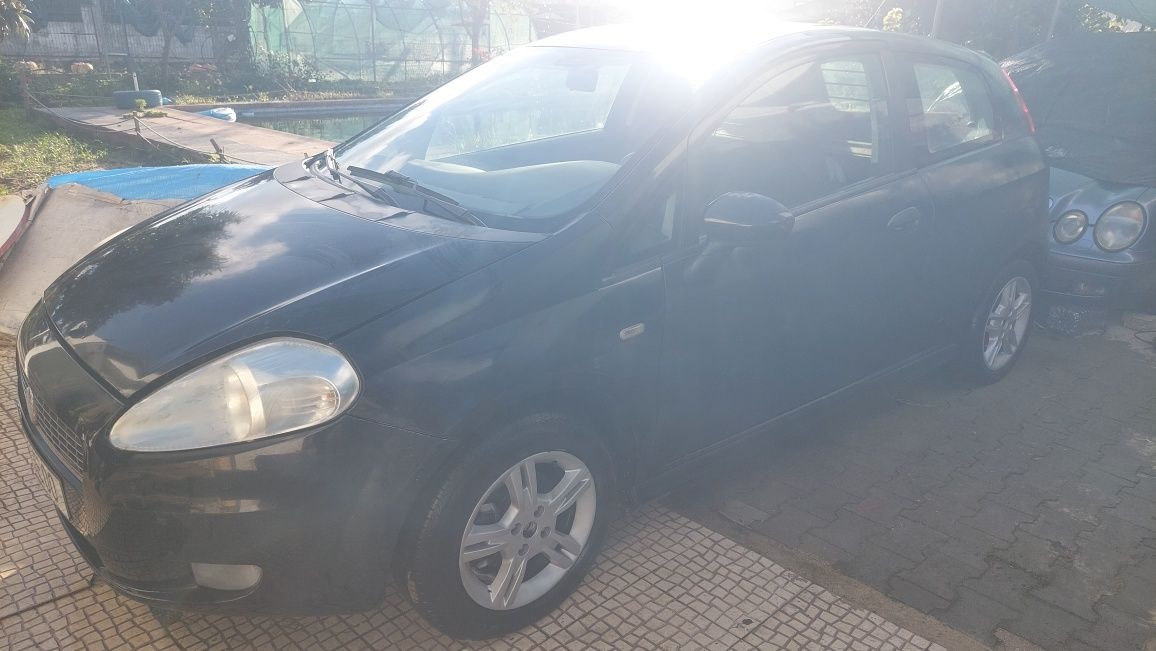 Carro Fiat Punto Preto