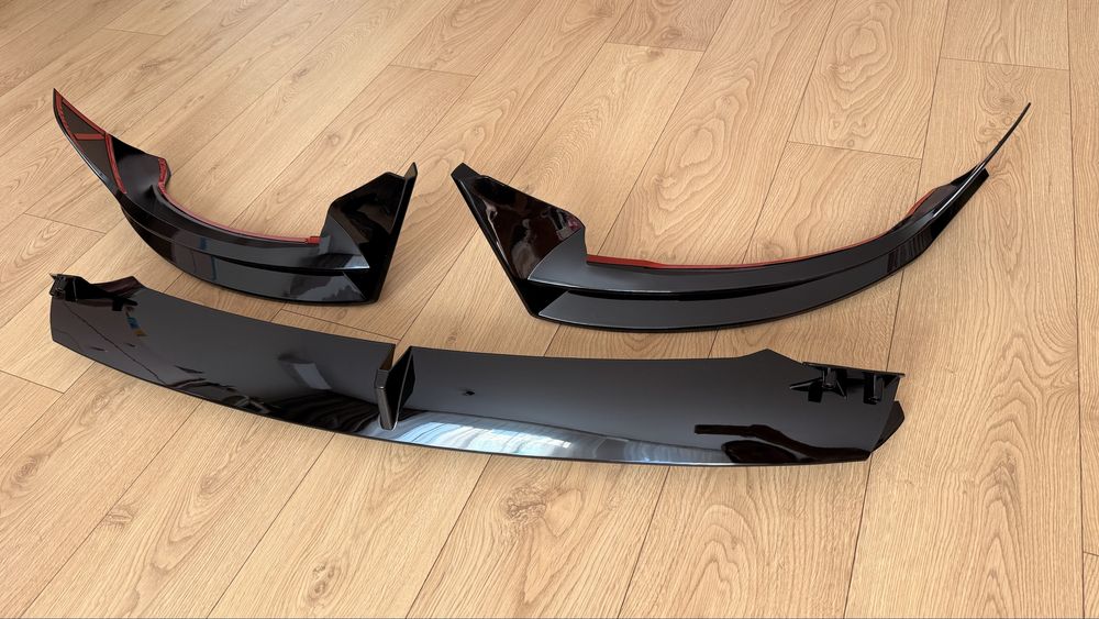 Губа, сплітер переднього бампера чорний глянець Tesla модел Y