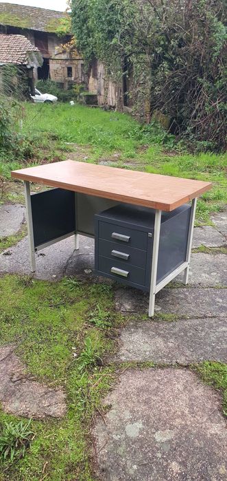 mesas e secretárias