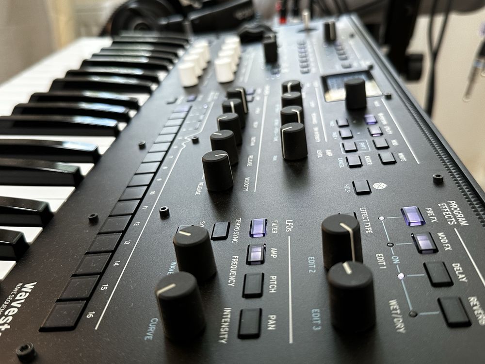 Korg Wavestate - синтезатор цифрової хвильової послідовності