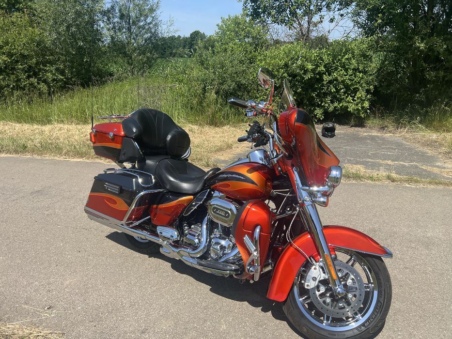 Harley-Davidson Ultra Electra Glide CVO 110 Screamin Eagle