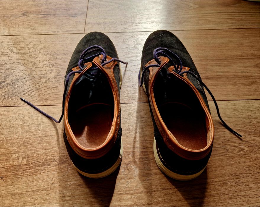 Sapatos em Pele e Camurça