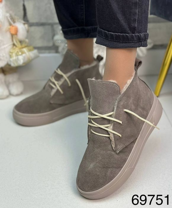 Жіночі шкіряні зимові черевики в кольорах