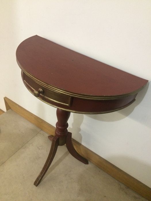 Mesa meia lua com dourados