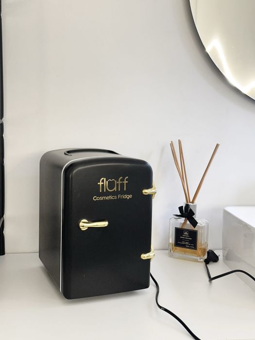 Lodówkka  kosmetyczna  Fluff Cosmetics Fridge w kolorze czarnym