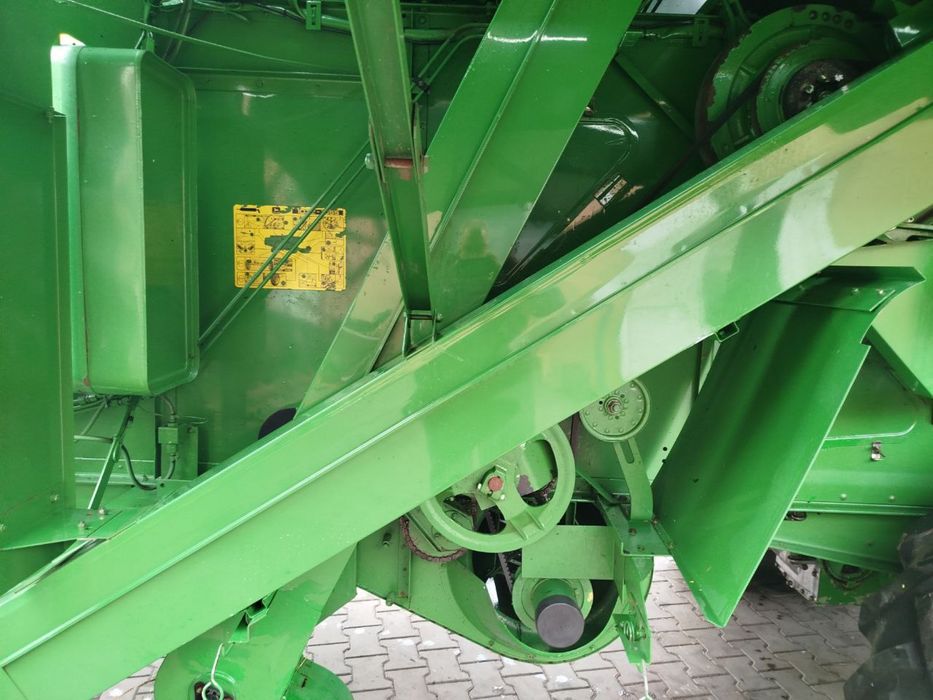 Комбайн зернозбиральний John Deere 1052, 1055