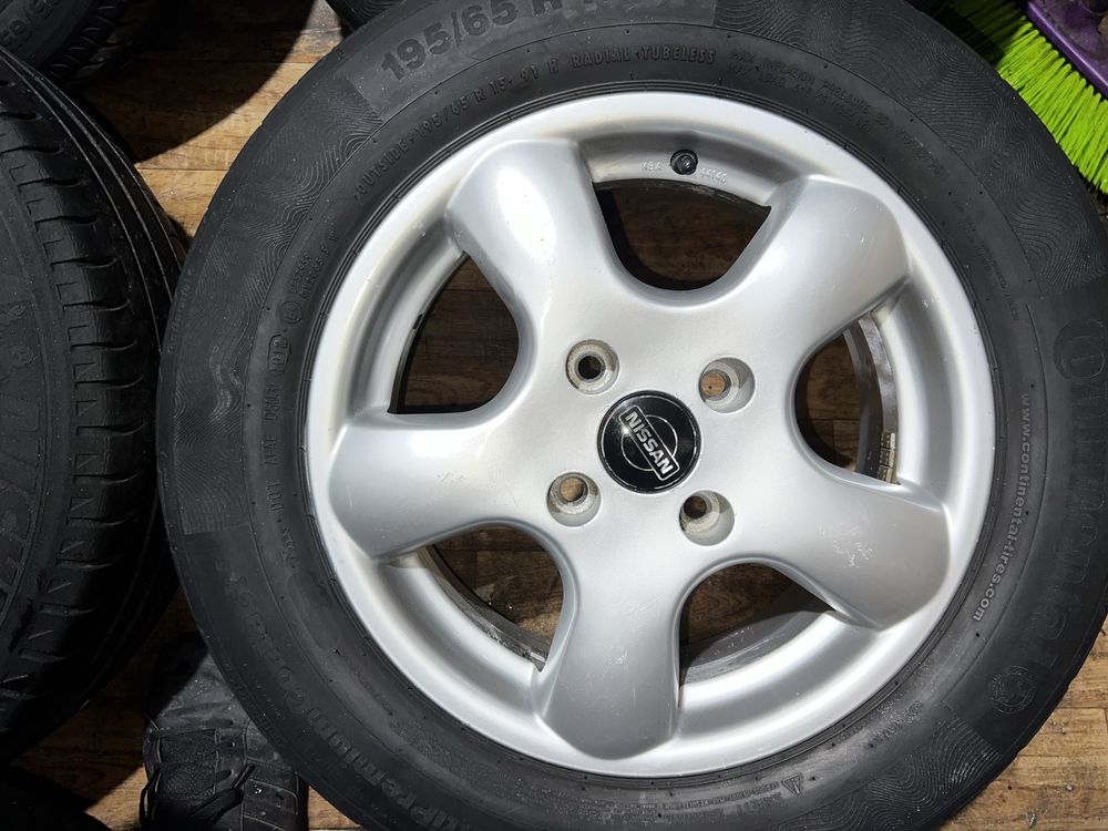 Kola 15 Cali Felgi aluminiowe 4x114.3 opony letnie Nissan