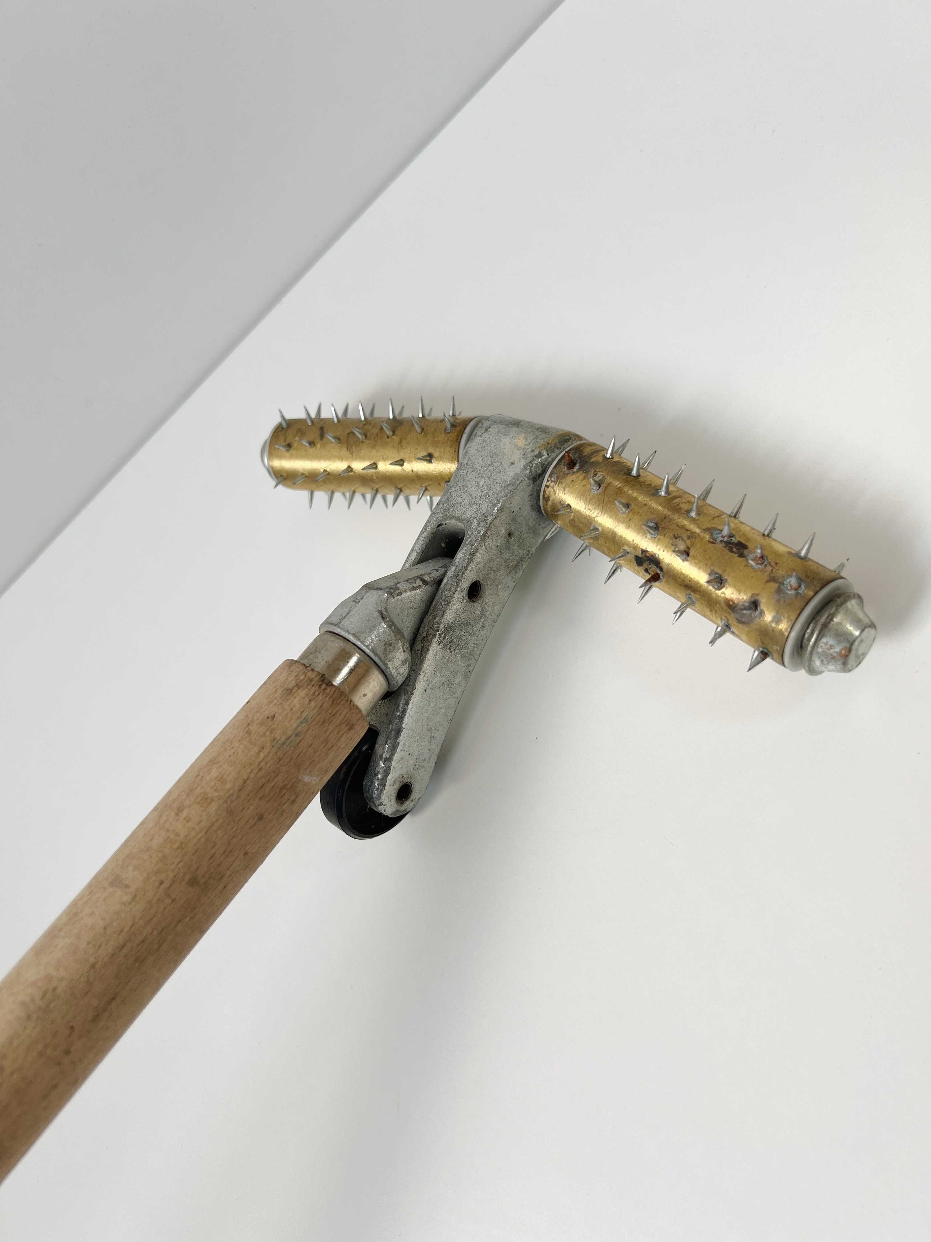 Wałek do perforacji tapet FRIEES wałek kolczasty/ perforator z kolcami