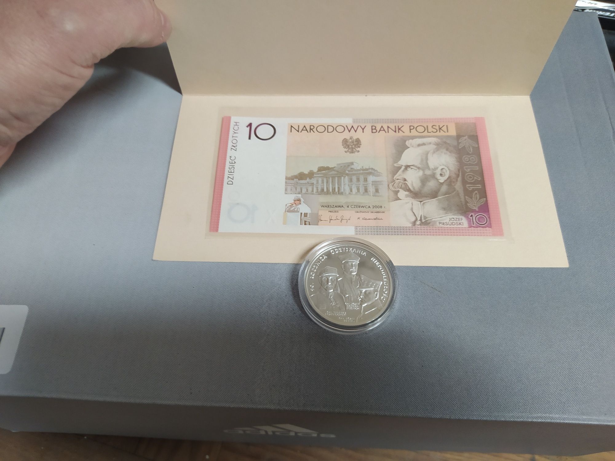 10 złotych banknot i moneta kolekcjonerska