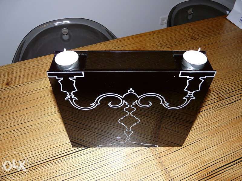 Castiçal em acrilico preto da Área. Grande Design