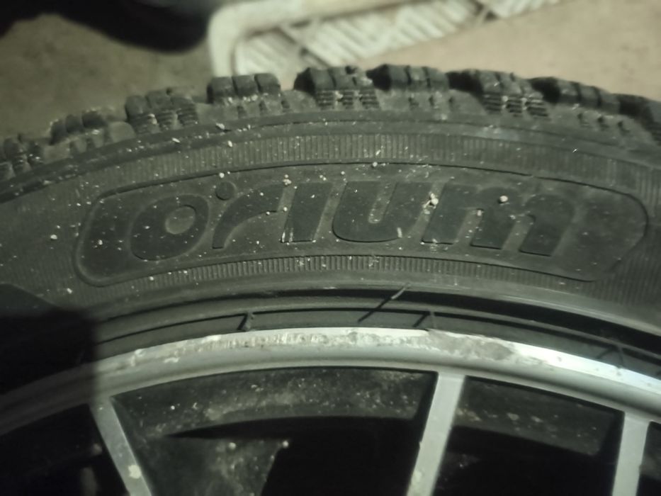 Диски Акура+ гума зима R17 215/45  5*114*3