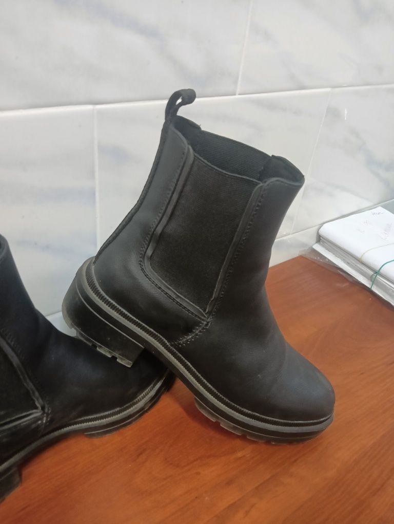 Продам ботинки челси