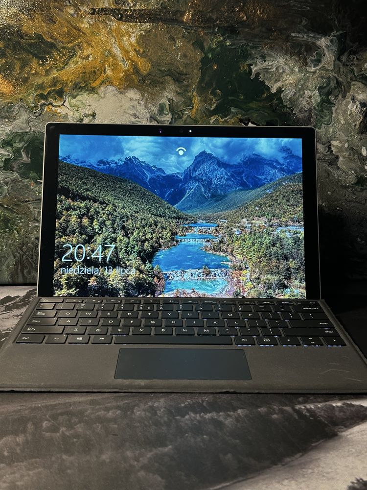 Microsoft Surface Pro 2w1– Intel Core M / 4GB RAM / 128GB SSD