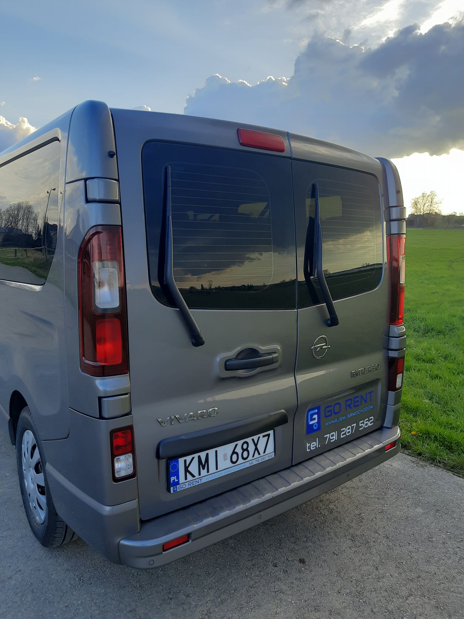 Wynajem busa 9-osobowego Opel Vivaro!! Winiety!! Wolne wakacje!!