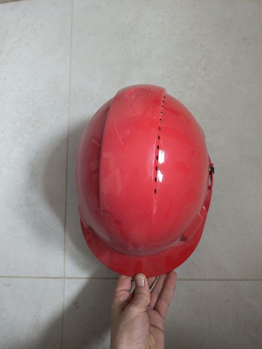 Kask ochronny czerwony
